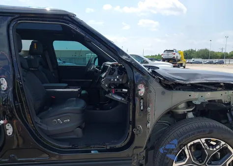 2025 Rivian R1S Adventure Dual Motor Large Pack/Adventure Dual Motor Max Pack из США, поврежденный, VIN 7PDSGBBA7SN074729